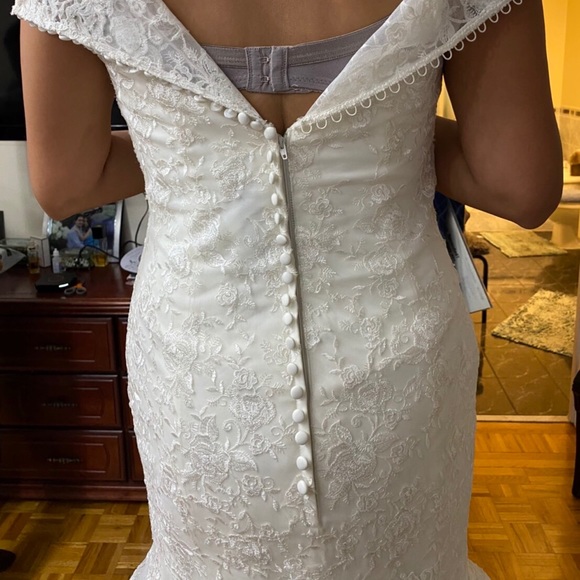 Wedding Dress from Allure Bridals - Picture 4 of 10